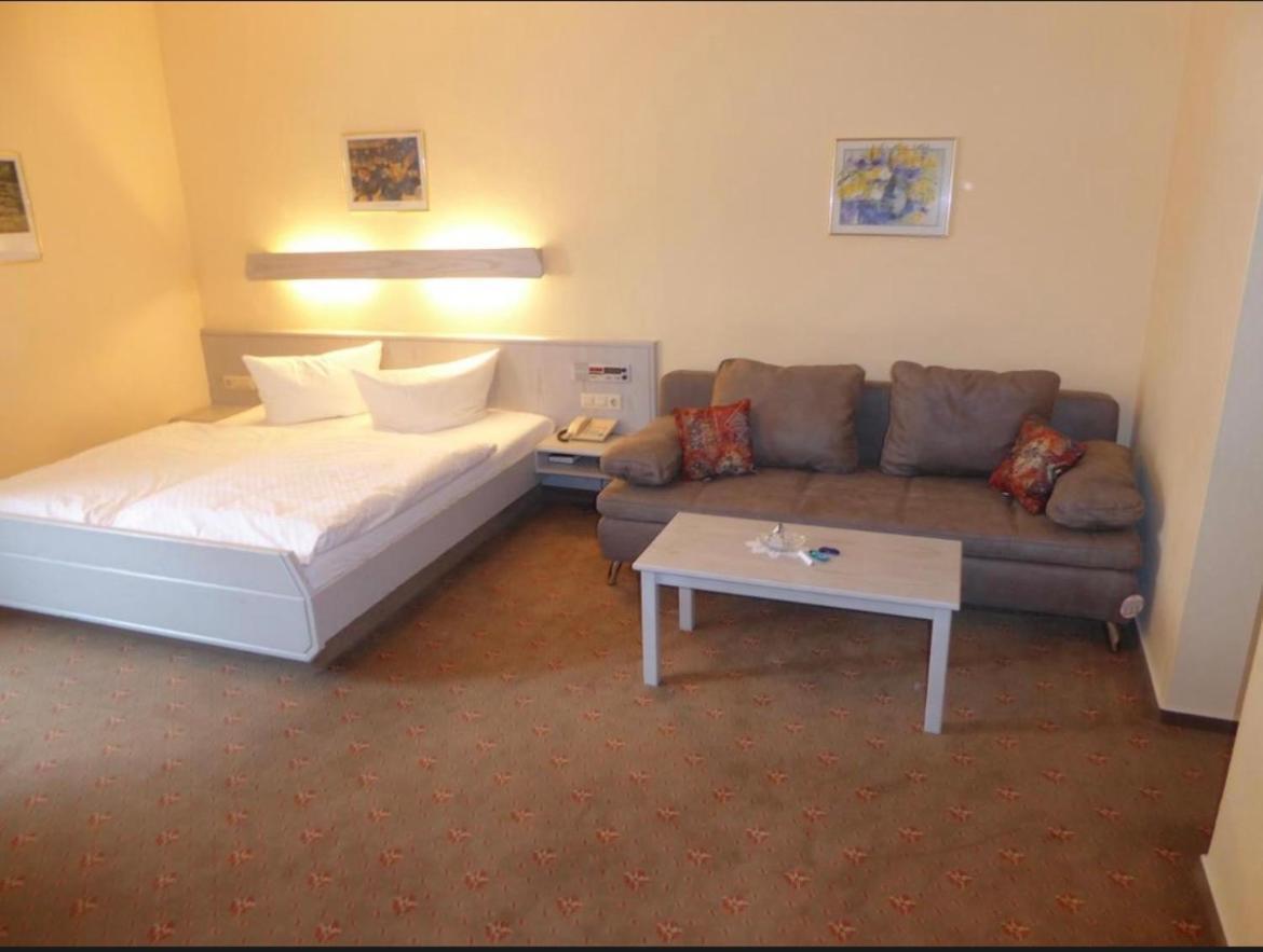Hotel Gasthof Baeren Weingarten  Bagian luar foto