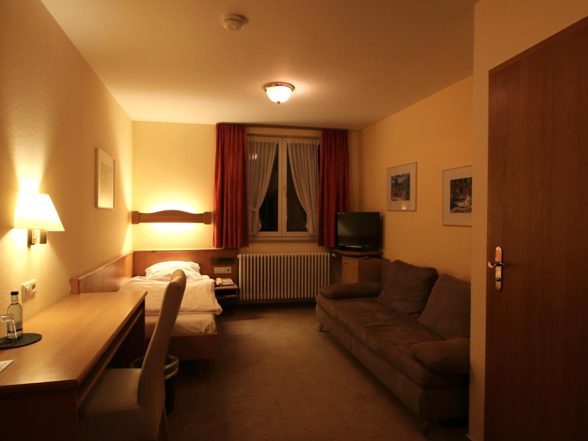 Hotel Gasthof Baeren Weingarten  Bagian luar foto