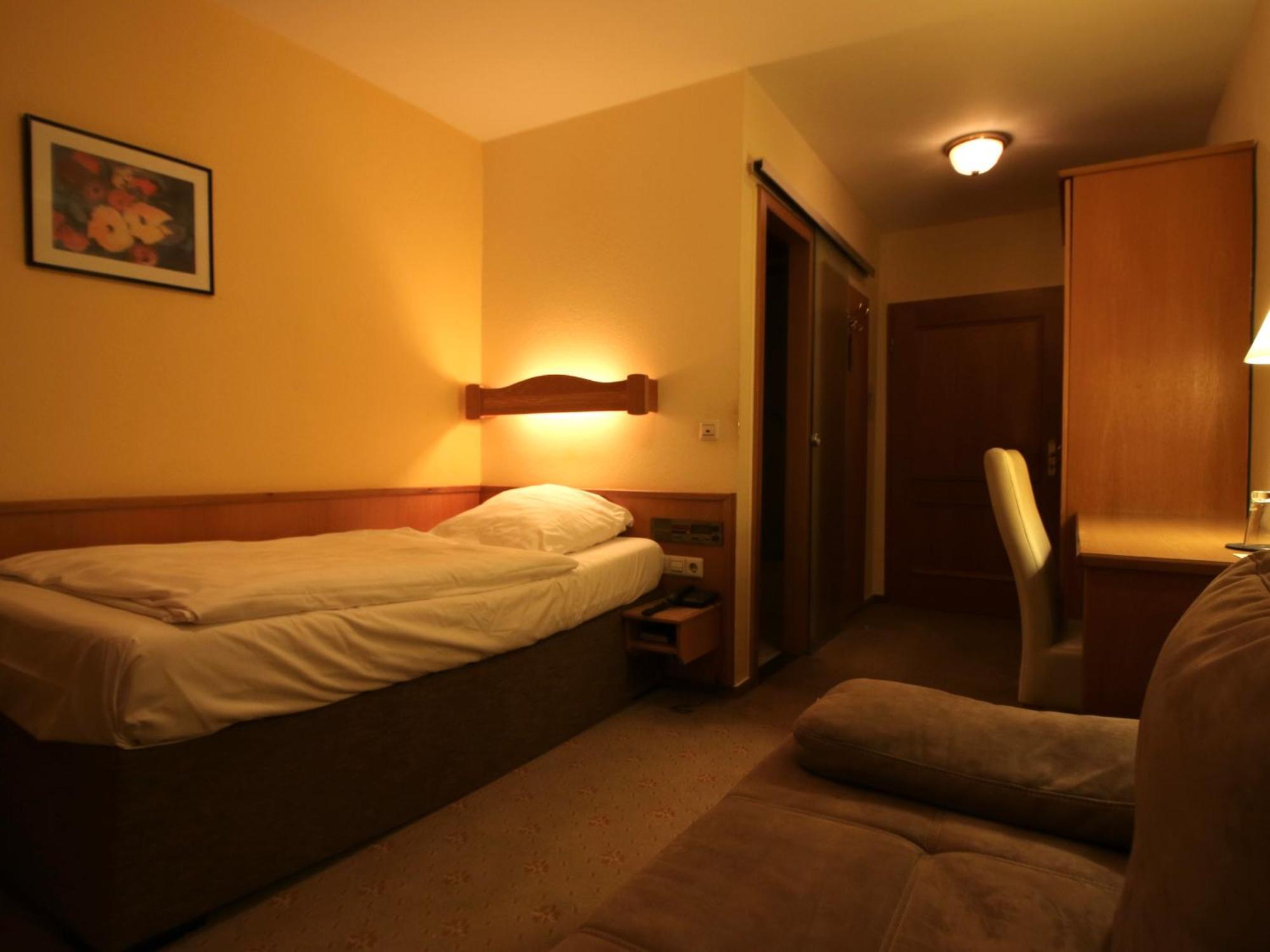 Hotel Gasthof Baeren Weingarten  Bagian luar foto