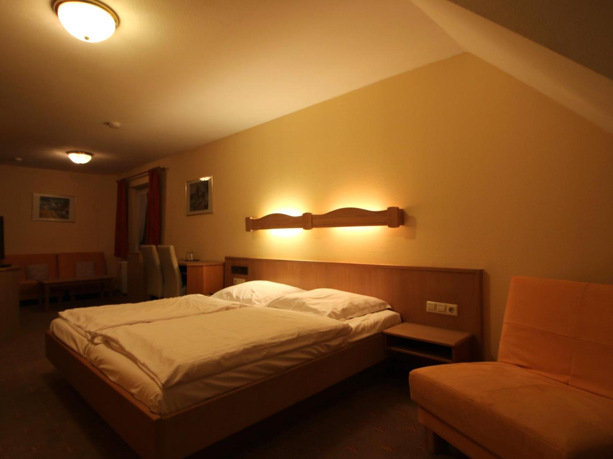 Hotel Gasthof Baeren Weingarten  Bagian luar foto